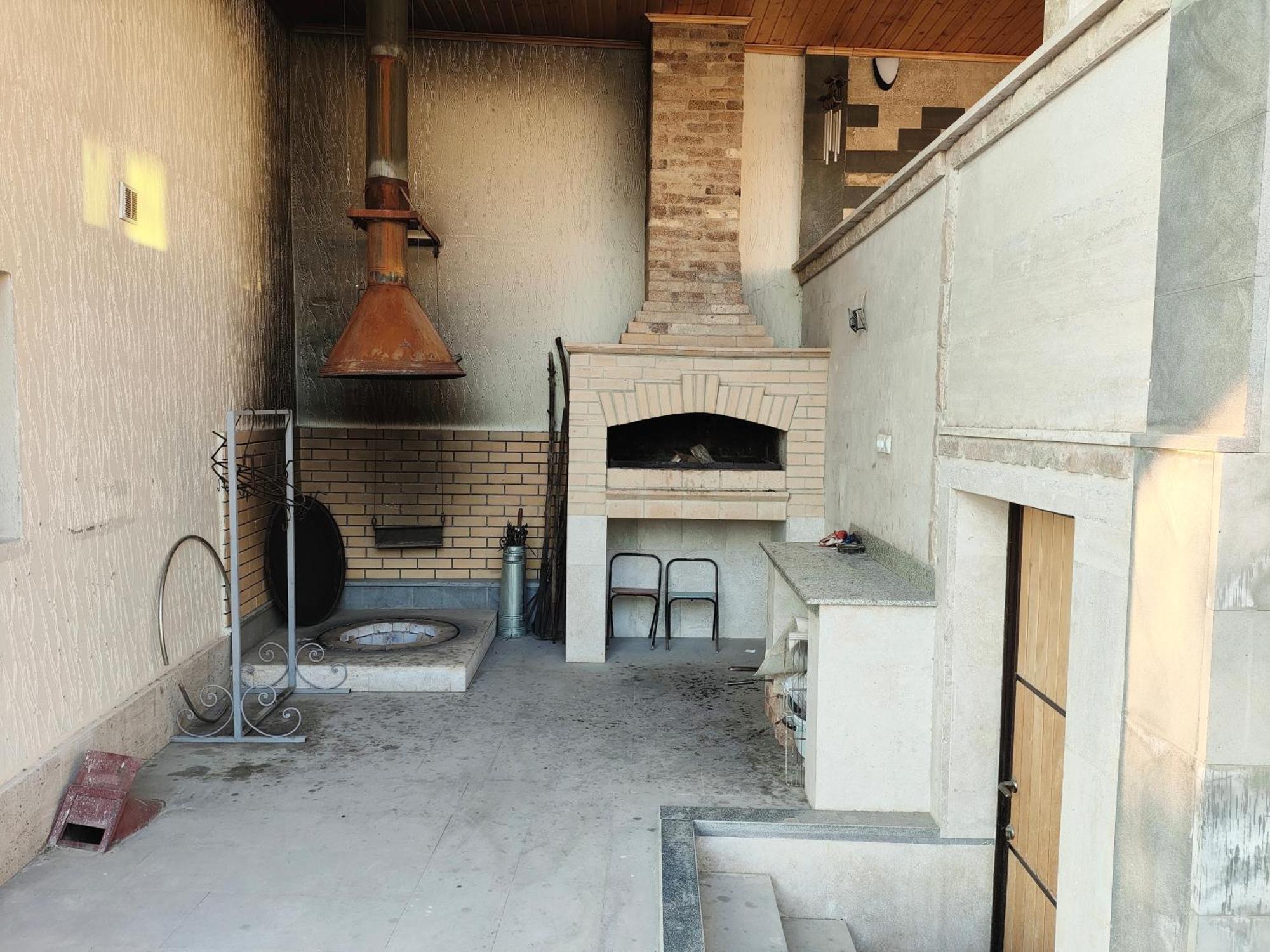 Apex Rest House Of 10 Rooms And Pool Yerevan Exterior photo