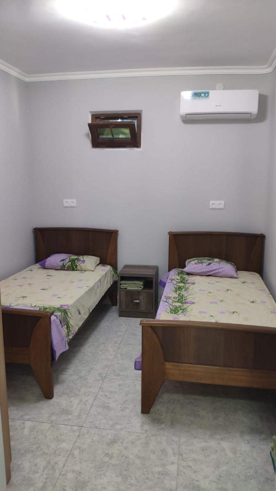 Apex Rest House Of 10 Rooms And Pool Yerevan Exterior photo